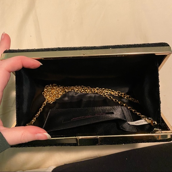 Chic black sparkly clutch with detachable shoulder strap - Picture 6 of 9